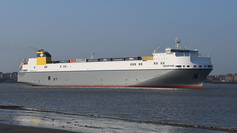 Roro Seraphine at the River Thames in April 2022